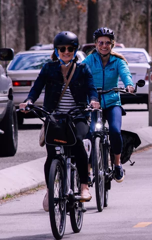 Personnes à vélo