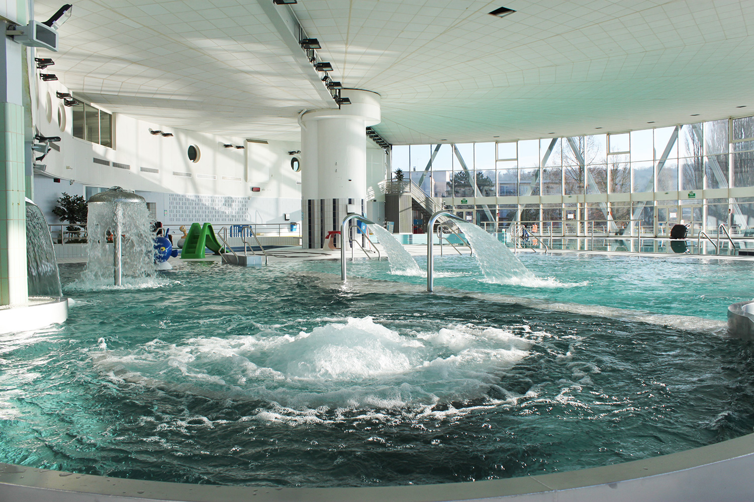 Piscine-jets-deau_vallee-doree
